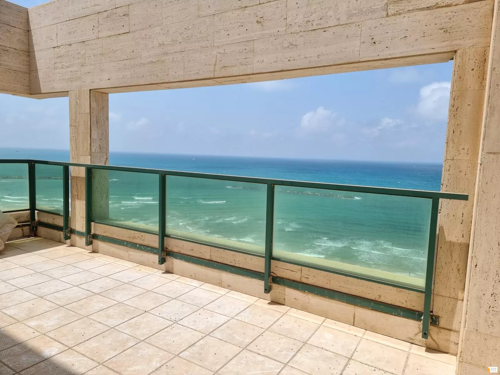 Appartement 4 pièces  Tel Aviv 1ere ligne mer 232-IBL-3557