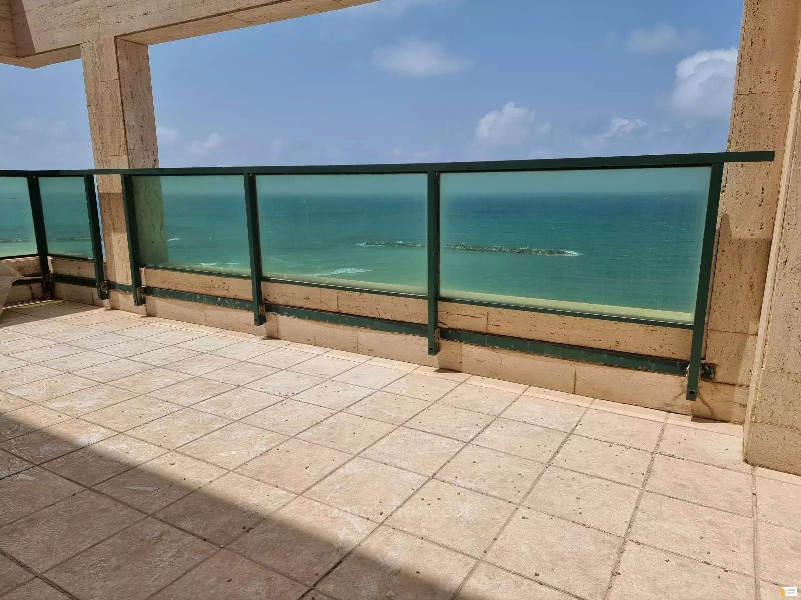 Appartement 4 pièces  Tel Aviv 1ere ligne mer 232-IBL-3557