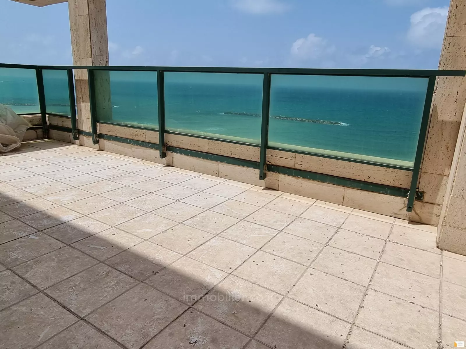 Appartement 4 pièces  Tel Aviv 1ere ligne mer 232-IBL-3557