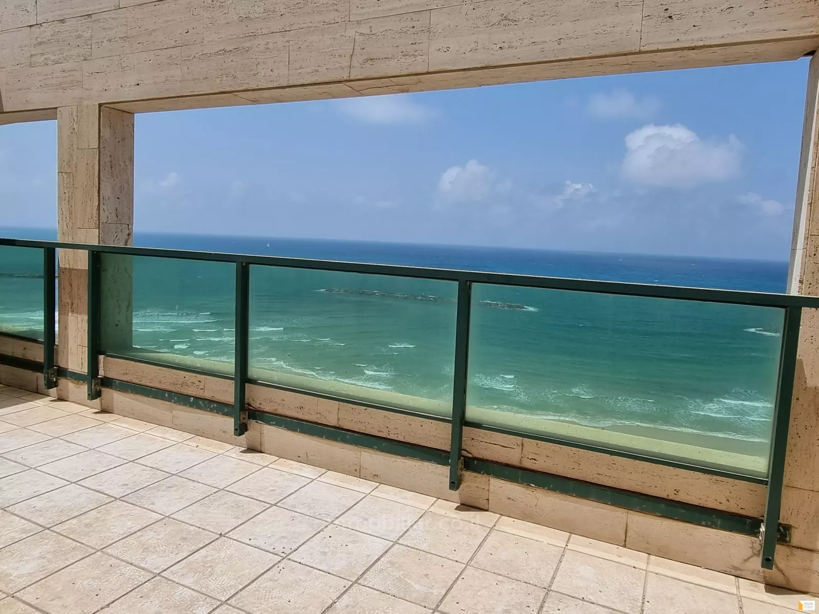 Appartement 4 pièces  Tel Aviv 1ere ligne mer 232-IBL-3557