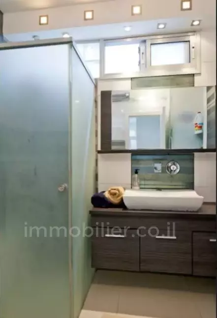 Appartement 4 pièces  Tel Aviv 1ere ligne mer 291-IBL-644