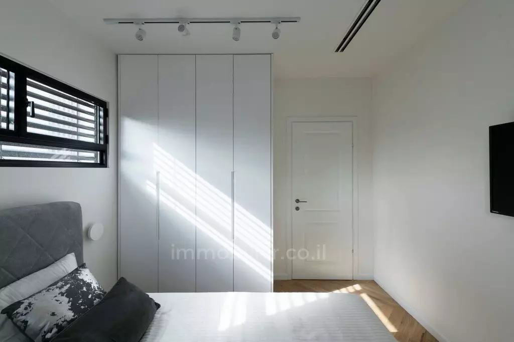 Apartment 3 rooms Tel Aviv quarter of the sea 291-IBL-677