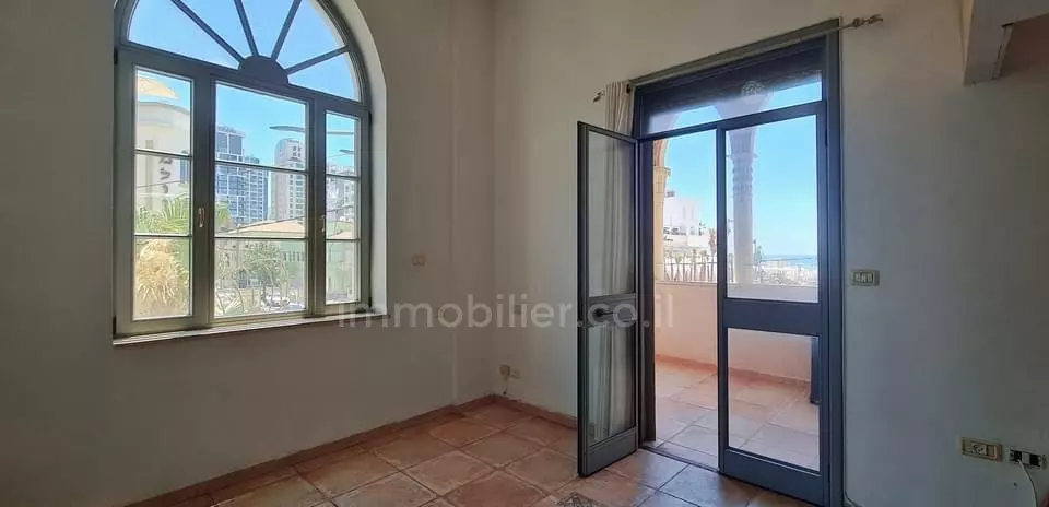 Appartement 3 pièces  Tel Aviv 1ere ligne mer 457-IBL-1094