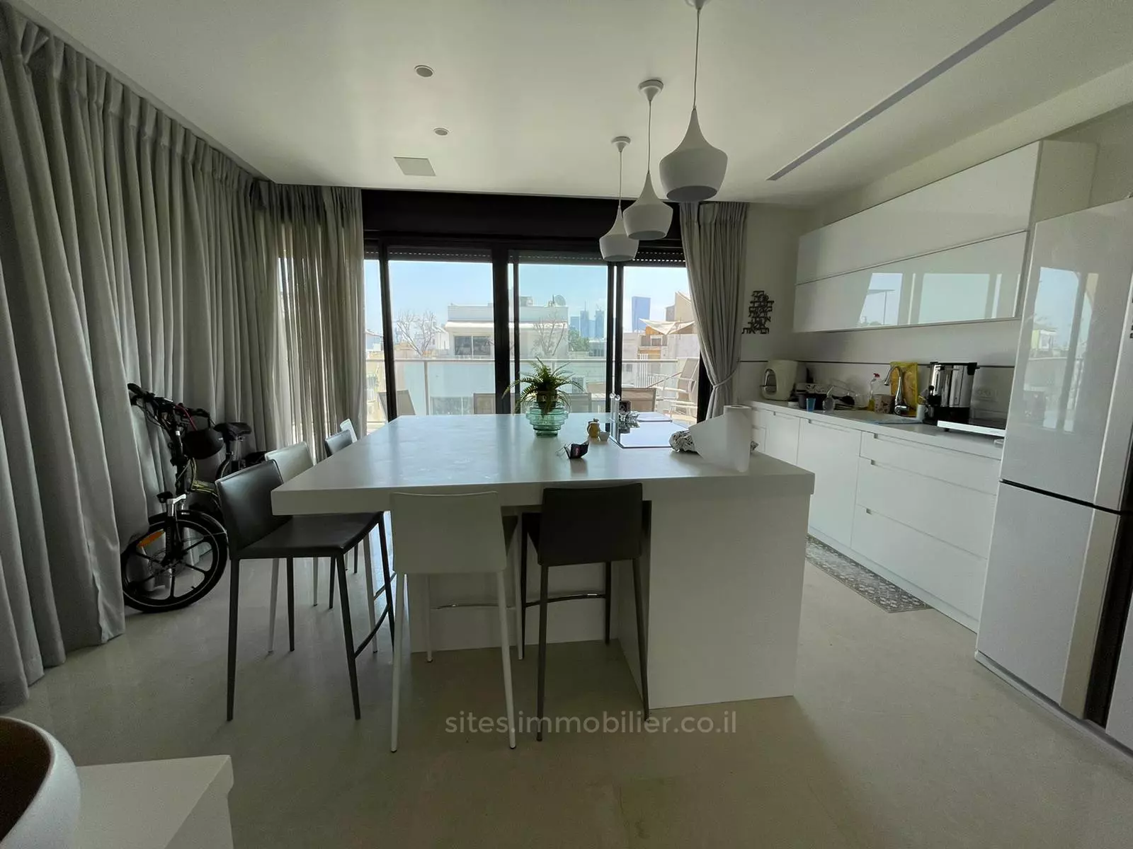 Duplex-Penthouse 4 pièces  Tel Aviv Centre Ville 457-IBL-1308