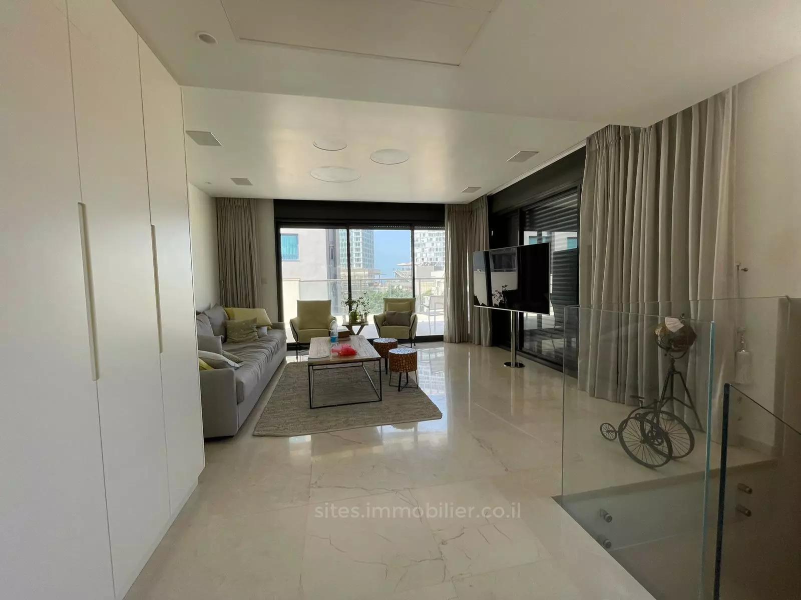 Duplex-Penthouse 4 pièces  Tel Aviv Centre Ville 457-IBL-1308