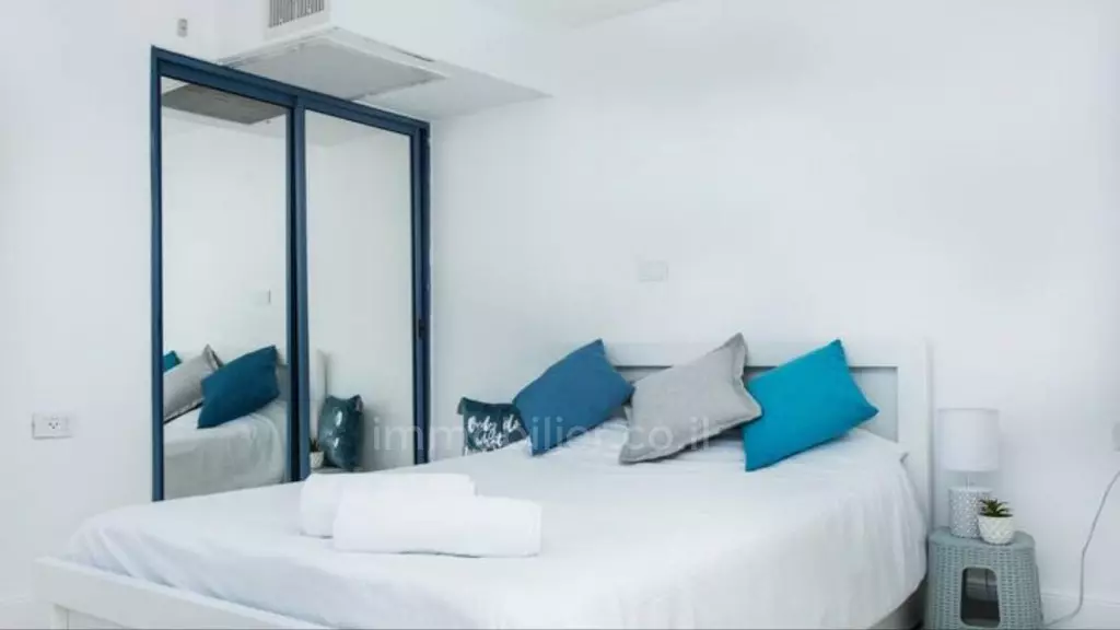 Duplex-Penthouse 4.5 pièces  Tel Aviv 1ere ligne mer 457-IBL-668