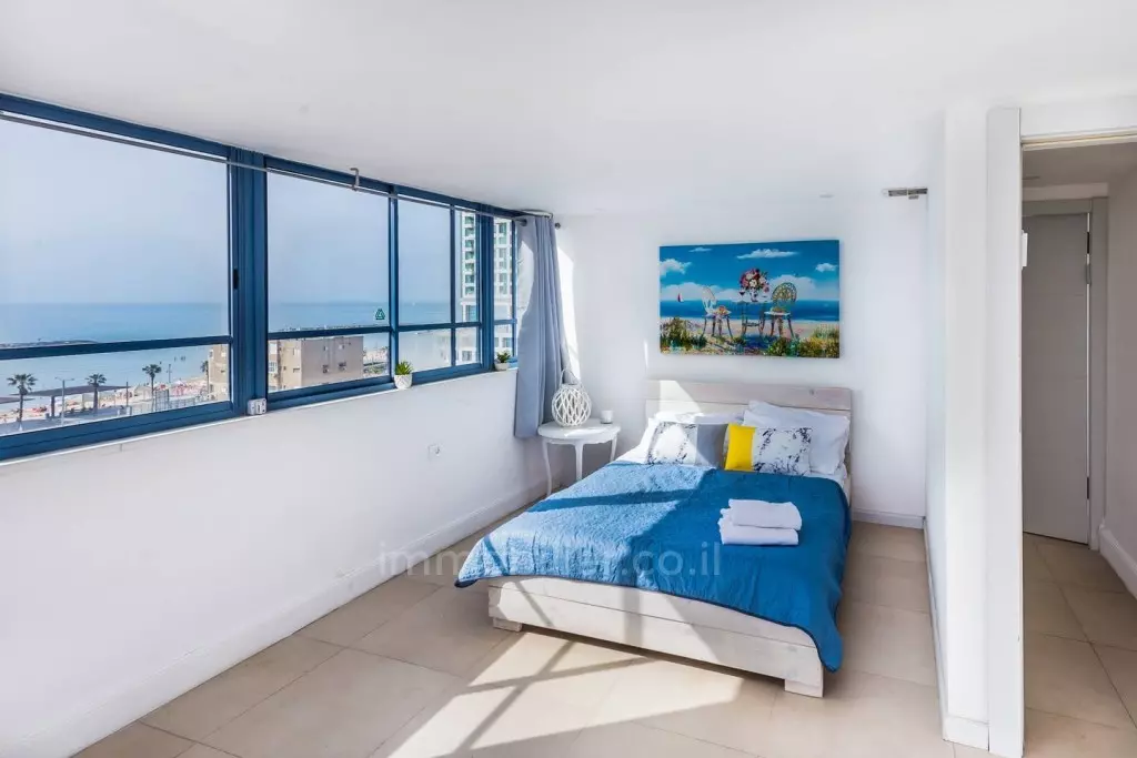 Duplex-Penthouse 4.5 pièces  Tel Aviv 1ere ligne mer 457-IBL-668