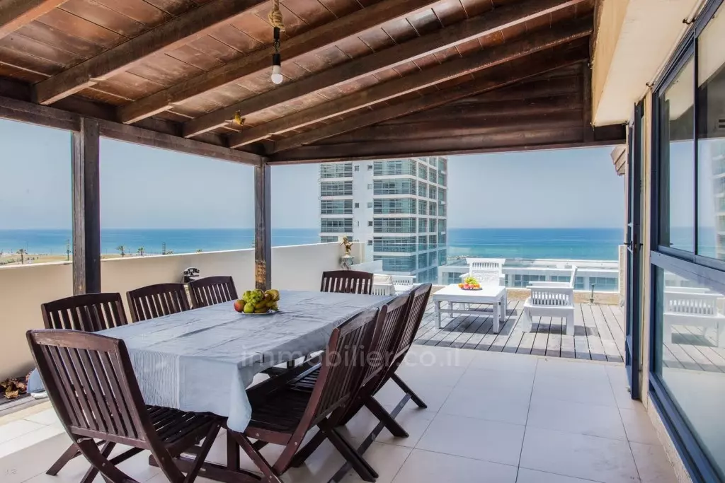 Duplex-Penthouse 4.5 pièces  Tel Aviv 1ere ligne mer 457-IBL-668