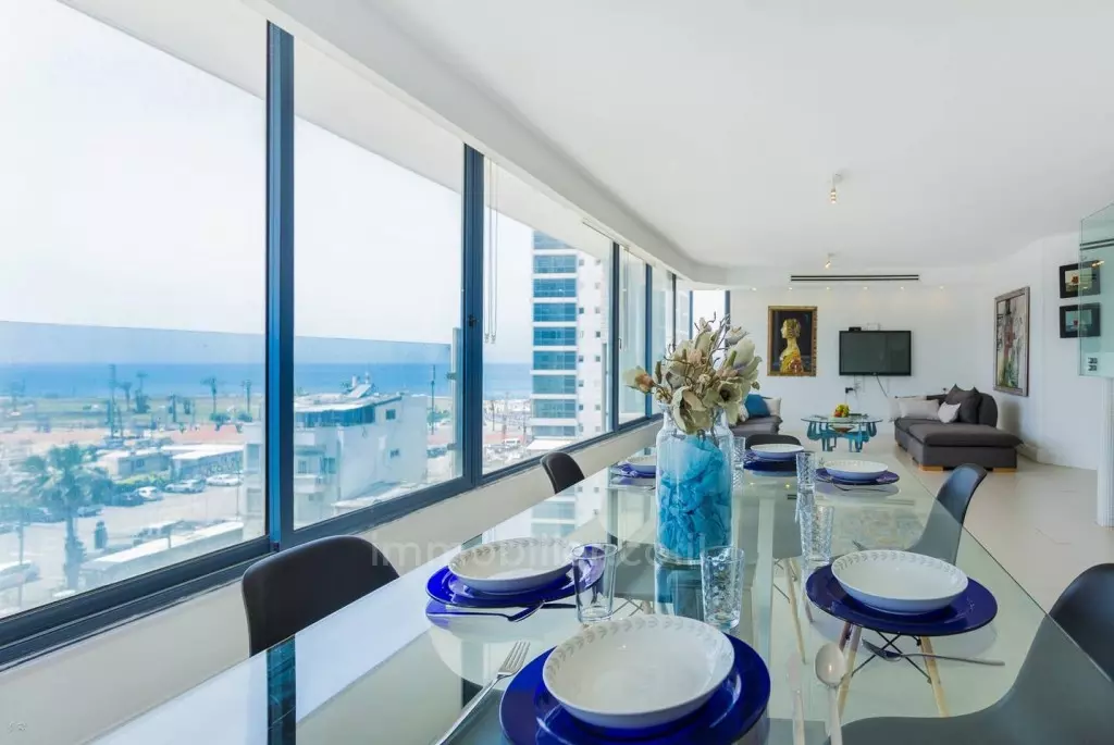 Duplex-Penthouse 4.5 pièces  Tel Aviv 1ere ligne mer 457-IBL-668