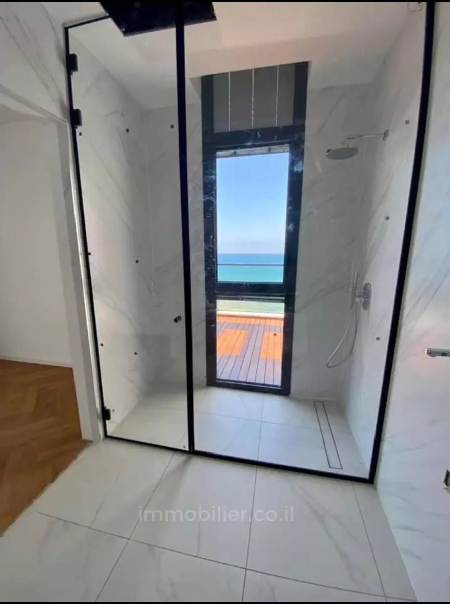 Penthouse 5 pièces  Tel Aviv 1ere ligne mer 599-IBL-3