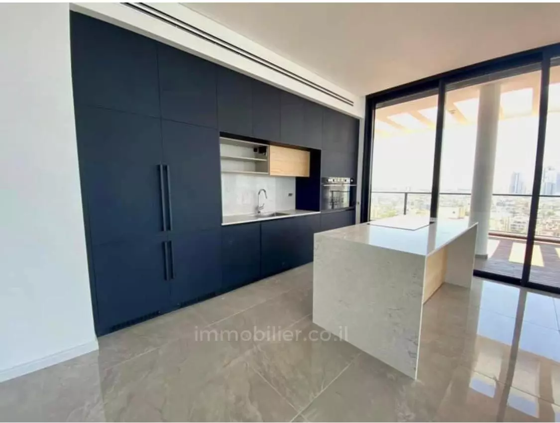 Penthouse 5 pièces  Tel Aviv 1ere ligne mer 599-IBL-3