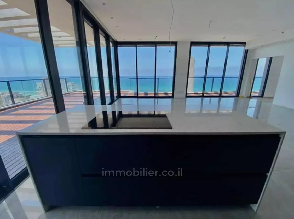 Penthouse 5 pièces  Tel Aviv 1ere ligne mer 599-IBL-3