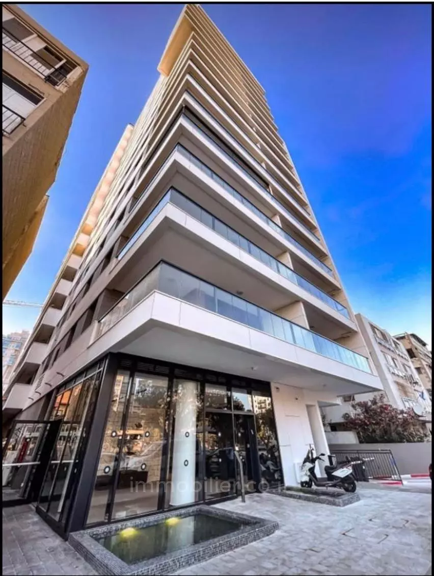 Penthouse 5 pièces  Tel Aviv 1ere ligne mer 599-IBL-3